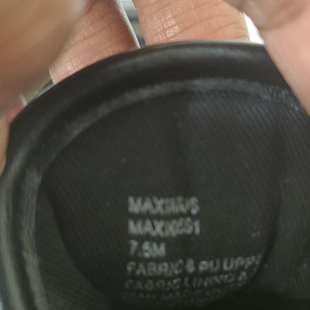 Sneakers - Picture 7 of 7